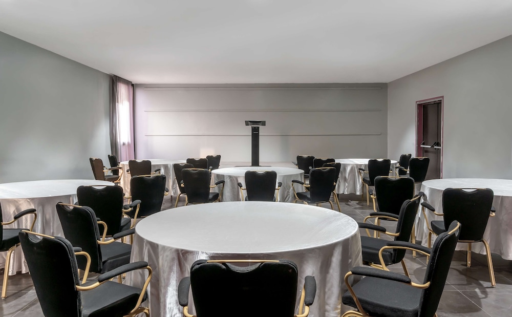 RADISSON BLU HOTEL N DJAMENA 38/46