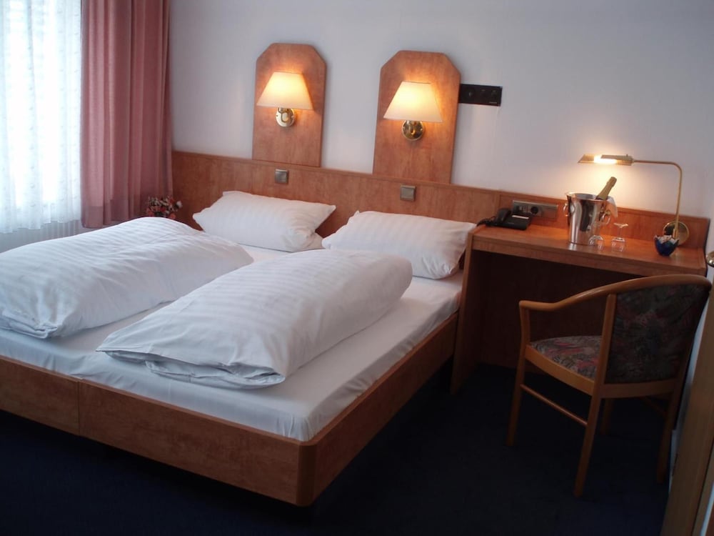 Steen S Hotel 12/36