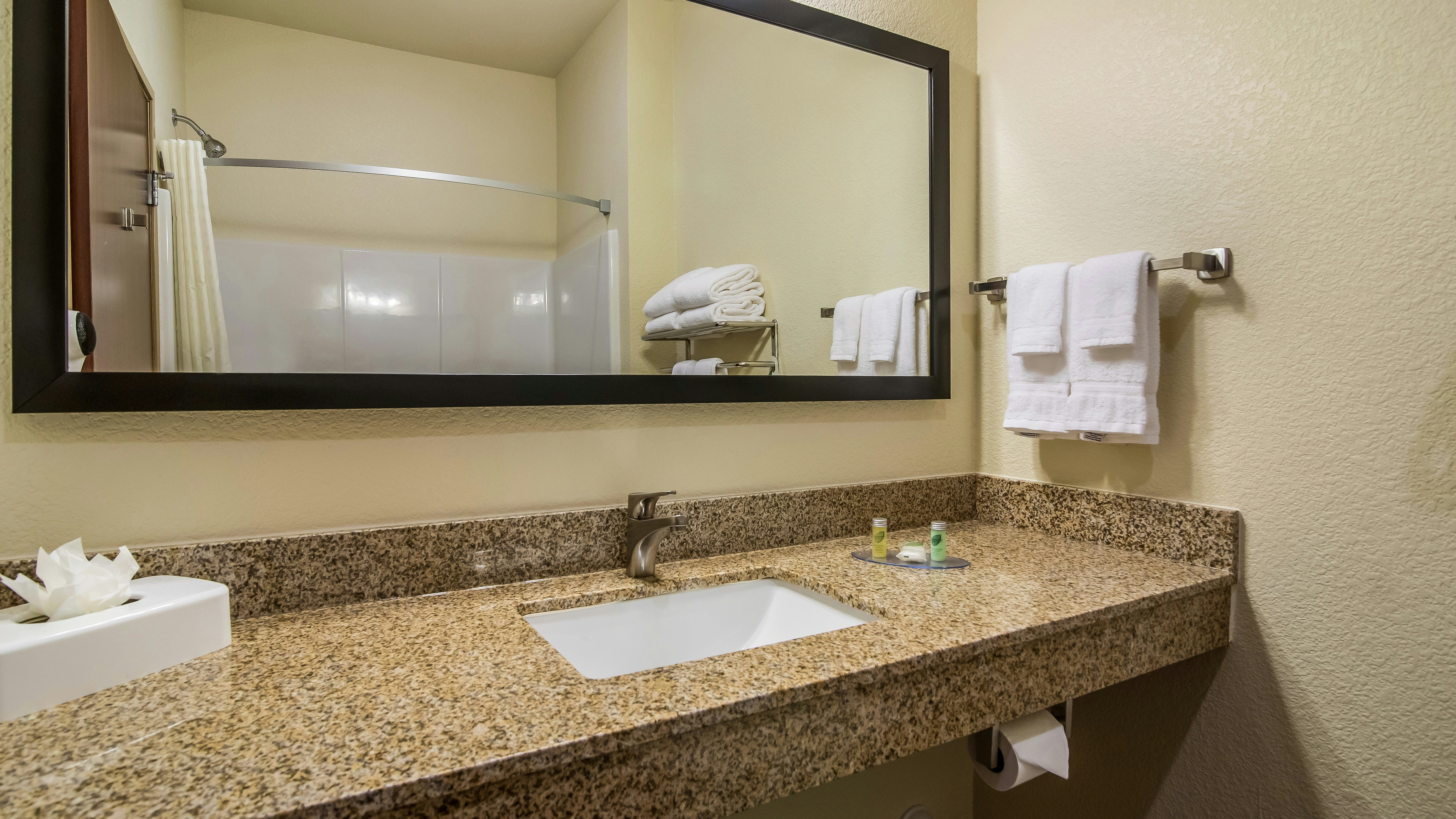 Cobblestone Hotel and Suites Victor 50/52
