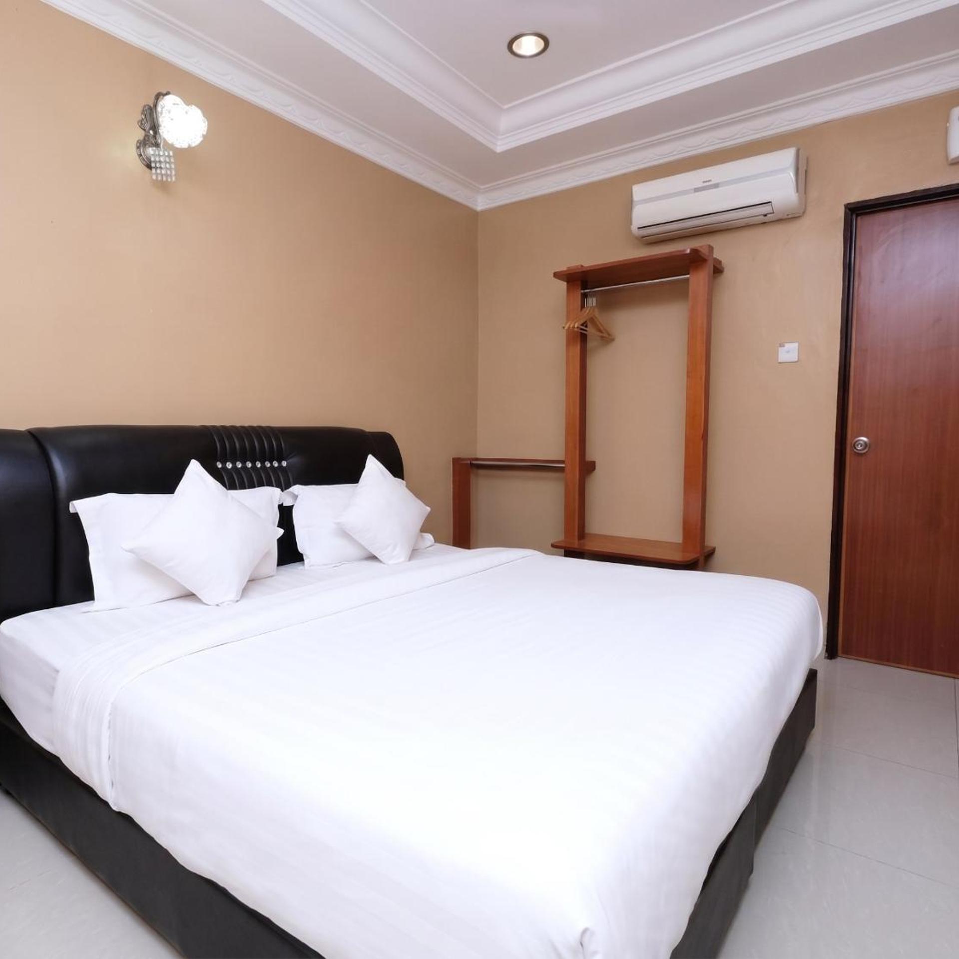 Swing & Pillows at Ayuni Hotel Bangi, Selangor 12/31