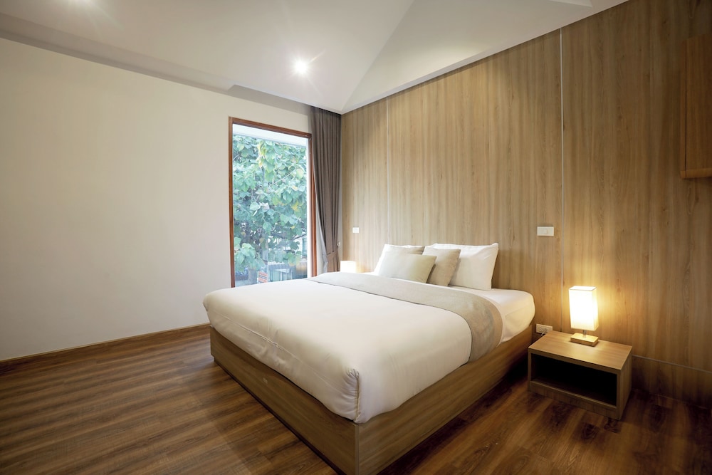 SUPERIOR, KING BED