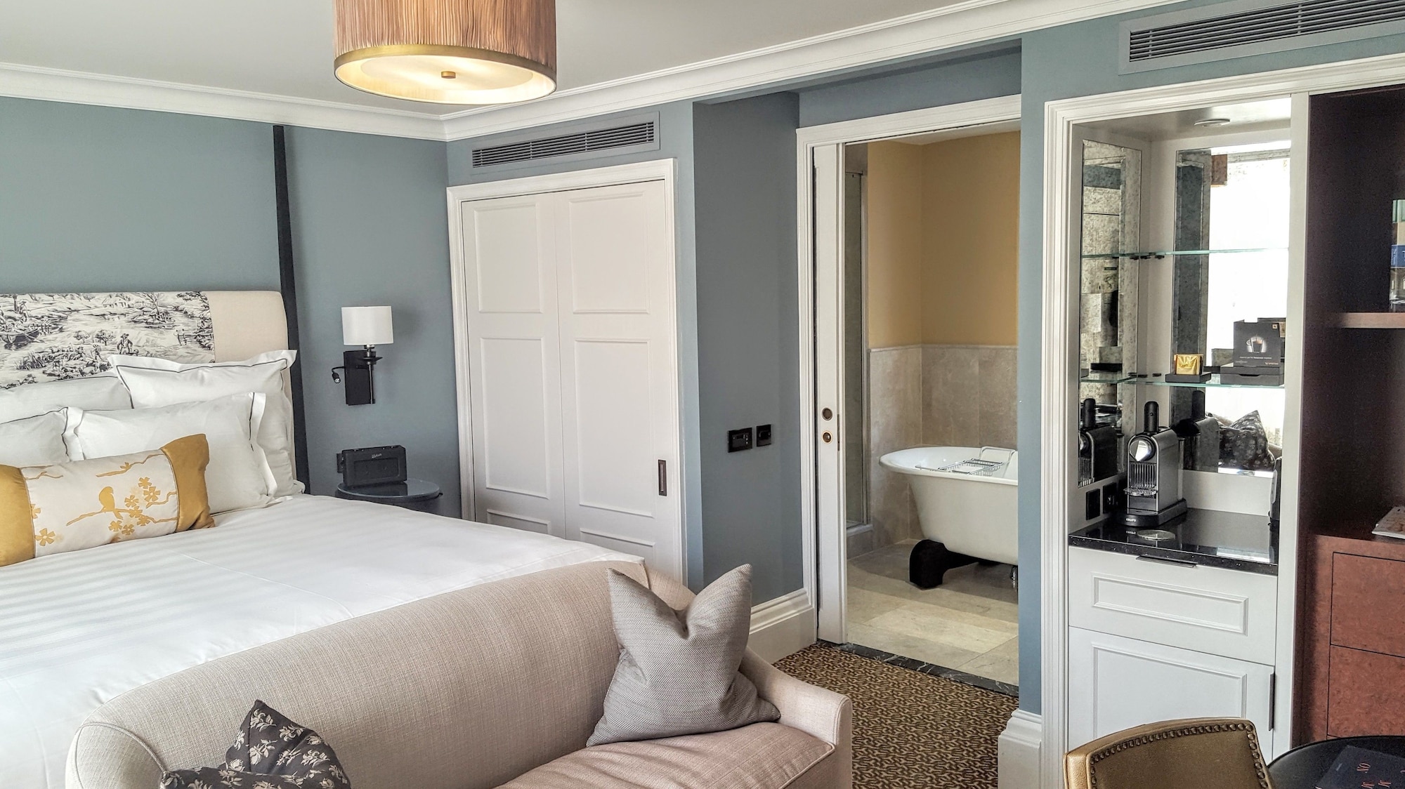 SPA, BATHTUB