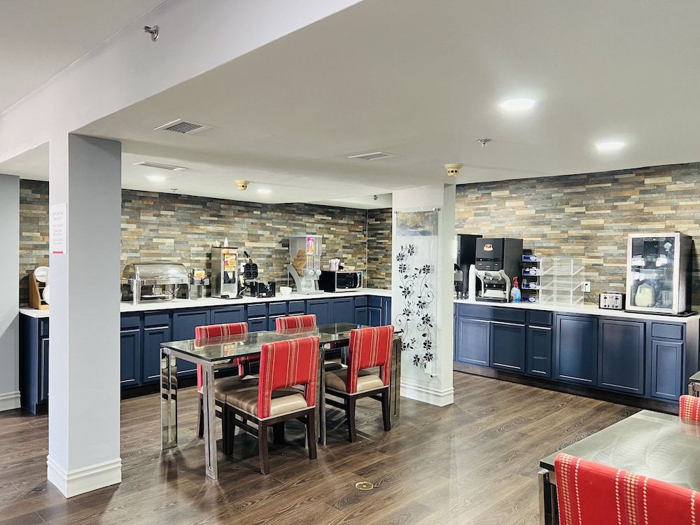 AmericInn by Wyndham Rawlins 20/31