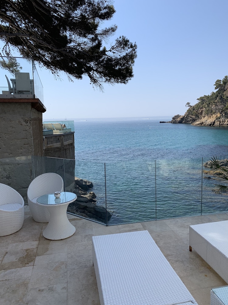 Hotel La Calanque 37/37