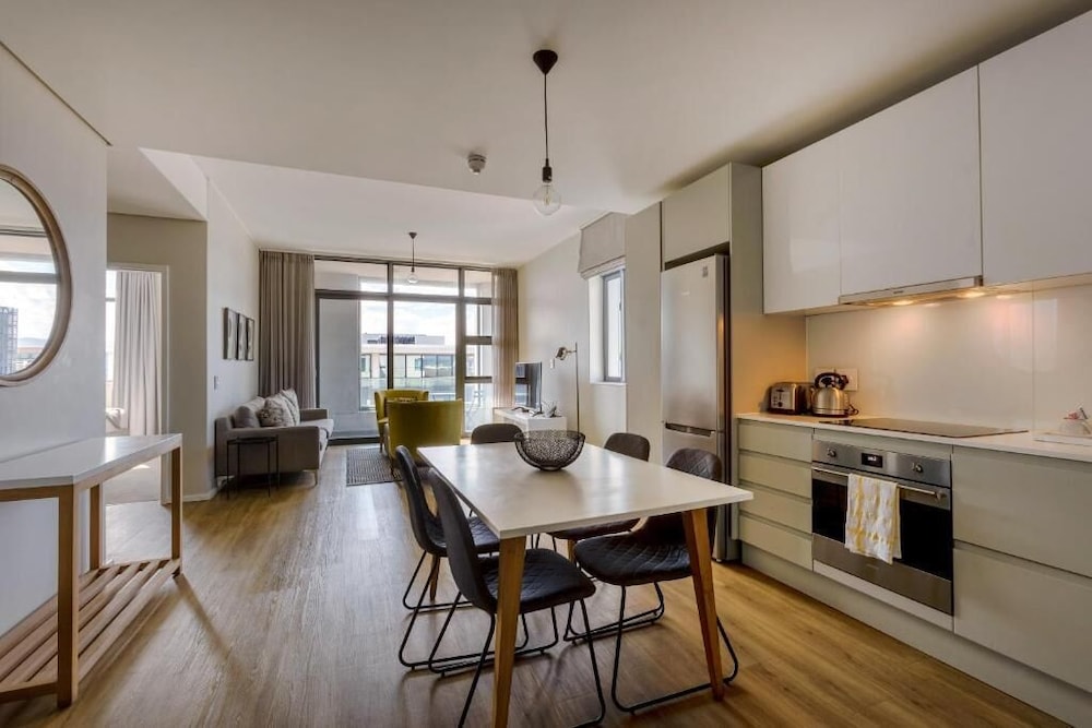 Axis Luxury Apartments 6/25