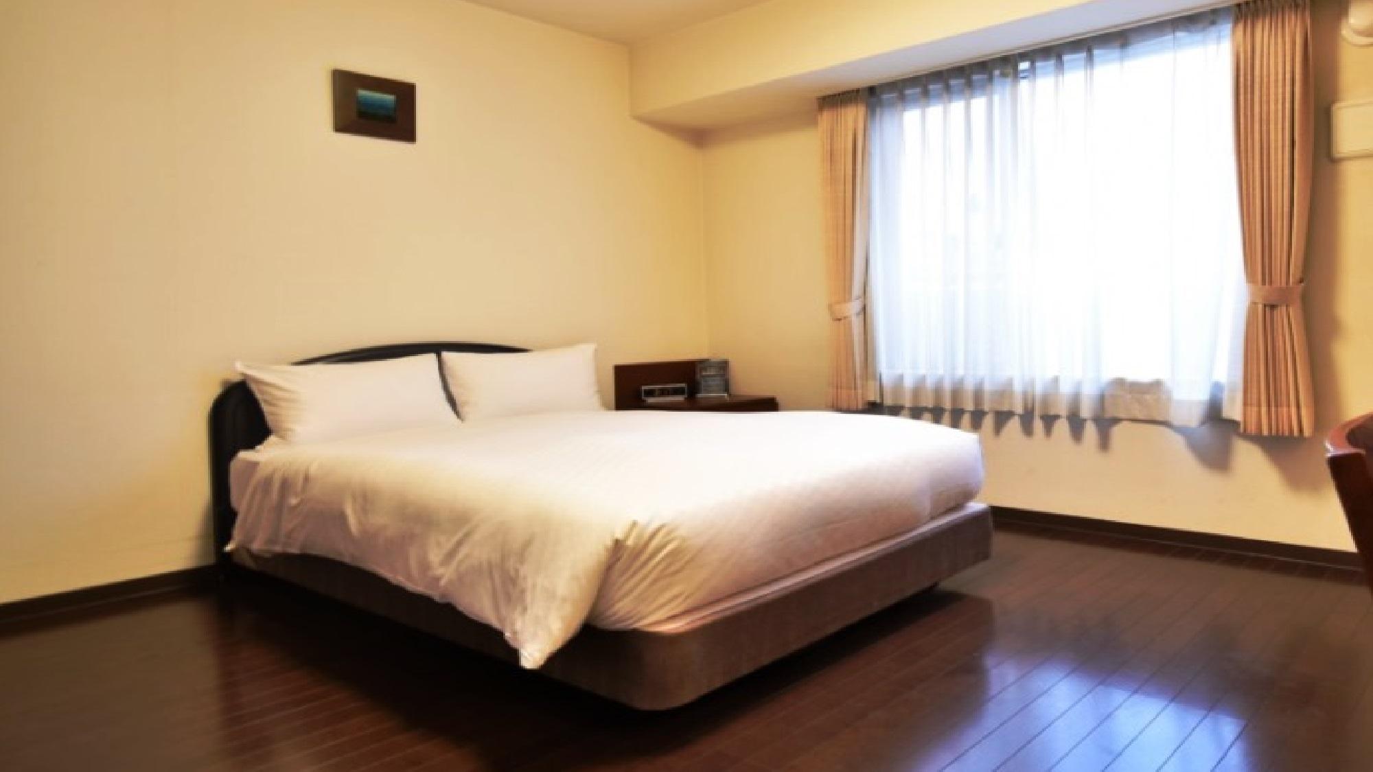 Semi Room, Standard, Double Bed, No View, Small, Smoking