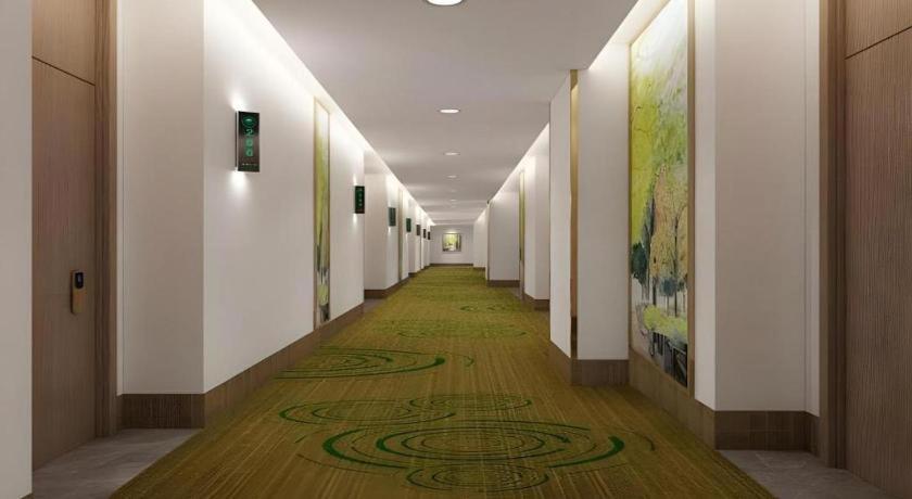 GreenTree Inn Guiyang Wudang District High-speed Railway East Station 40/43