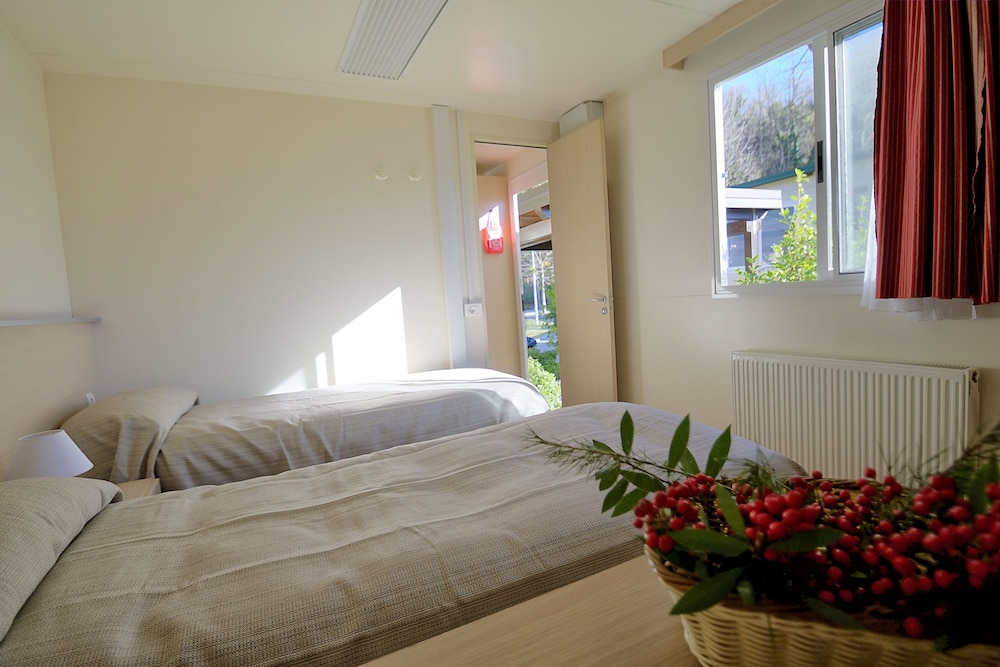 Flaminio Village Bungalow Park Campground 27/71