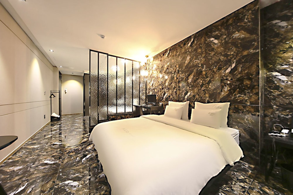 Masan Almond Hotel 15/43