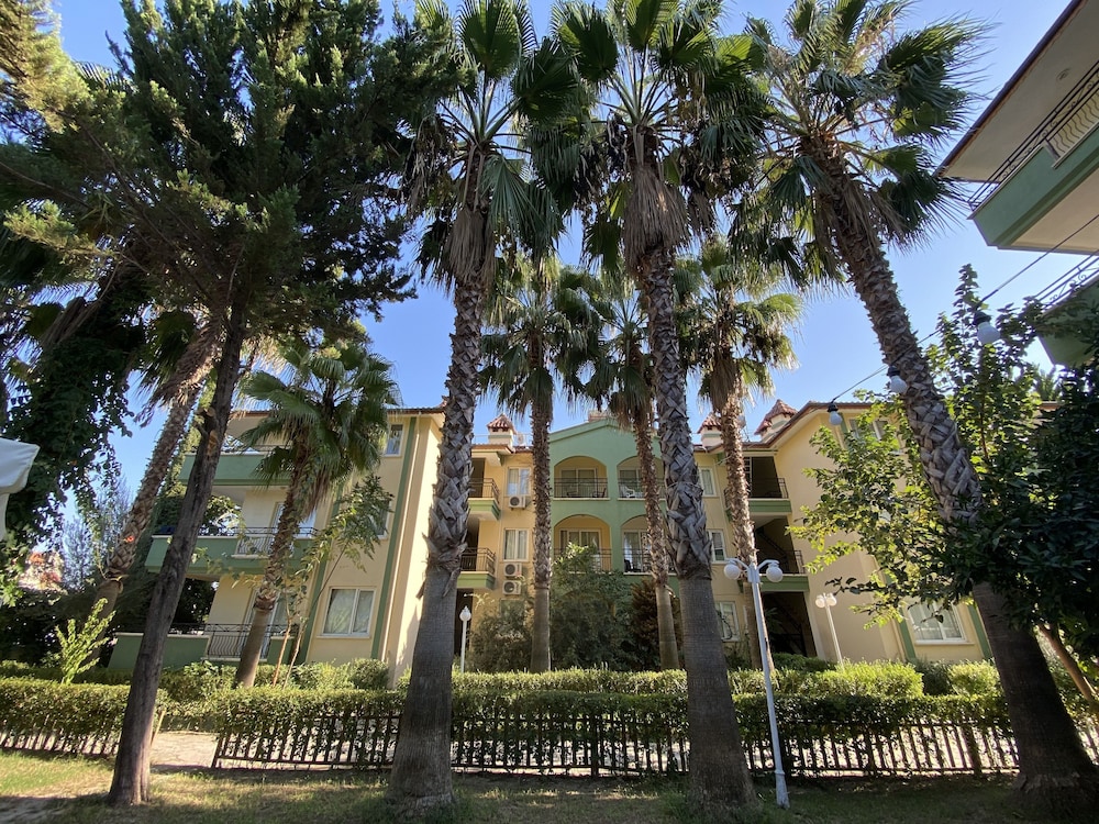 Melissa Garden Aparthotel 50/58