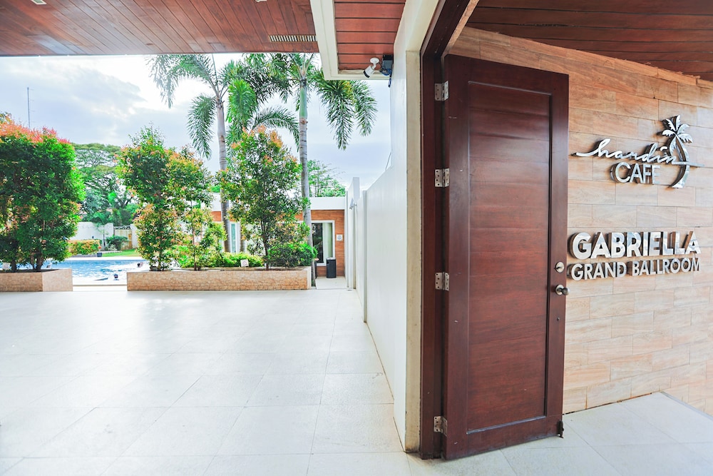 Holiday Suites Hotel Amp Resort 10/50