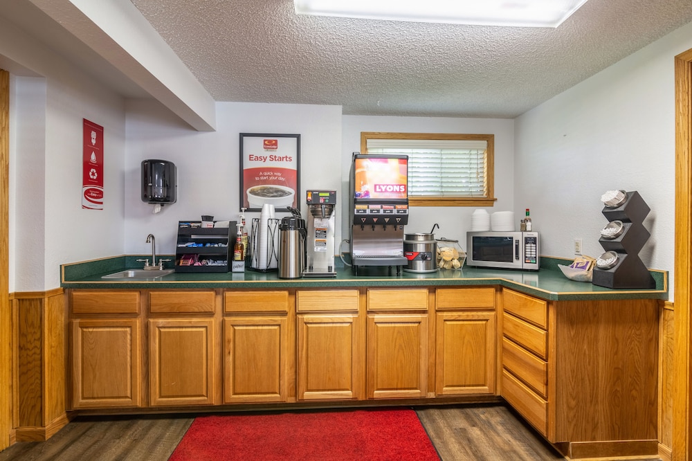 Econo Lodge Miles City I-94 19/25