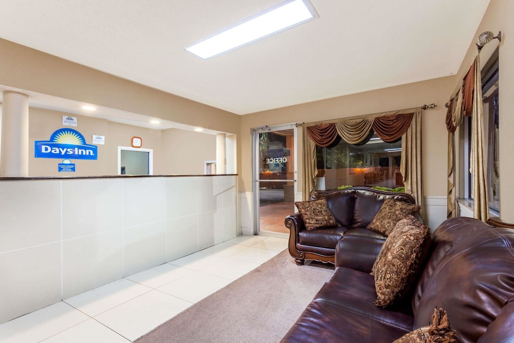 Days Inn By Wyndham Columbia 10/43