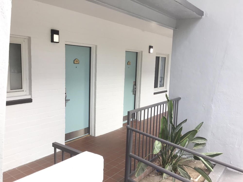San Diego Downtown Lodge 11/35