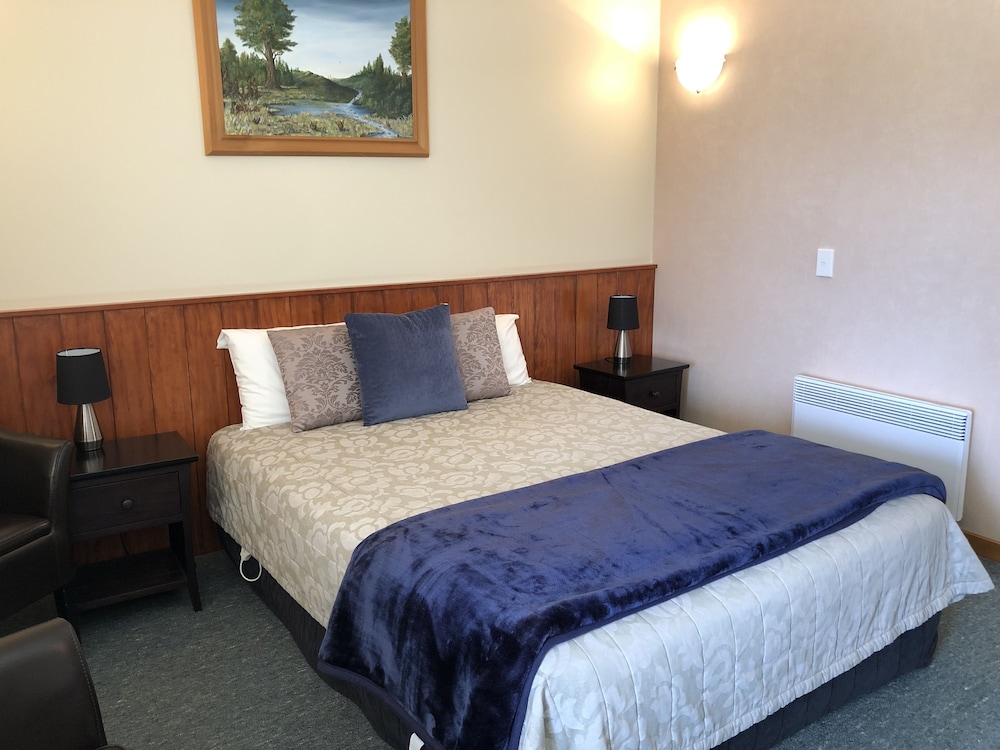 MANAPOURI LAKEVIEW MOTOR INN 6/69