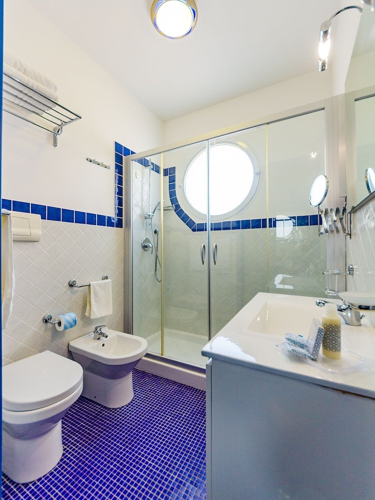 Astro Suite Hotel 50/50