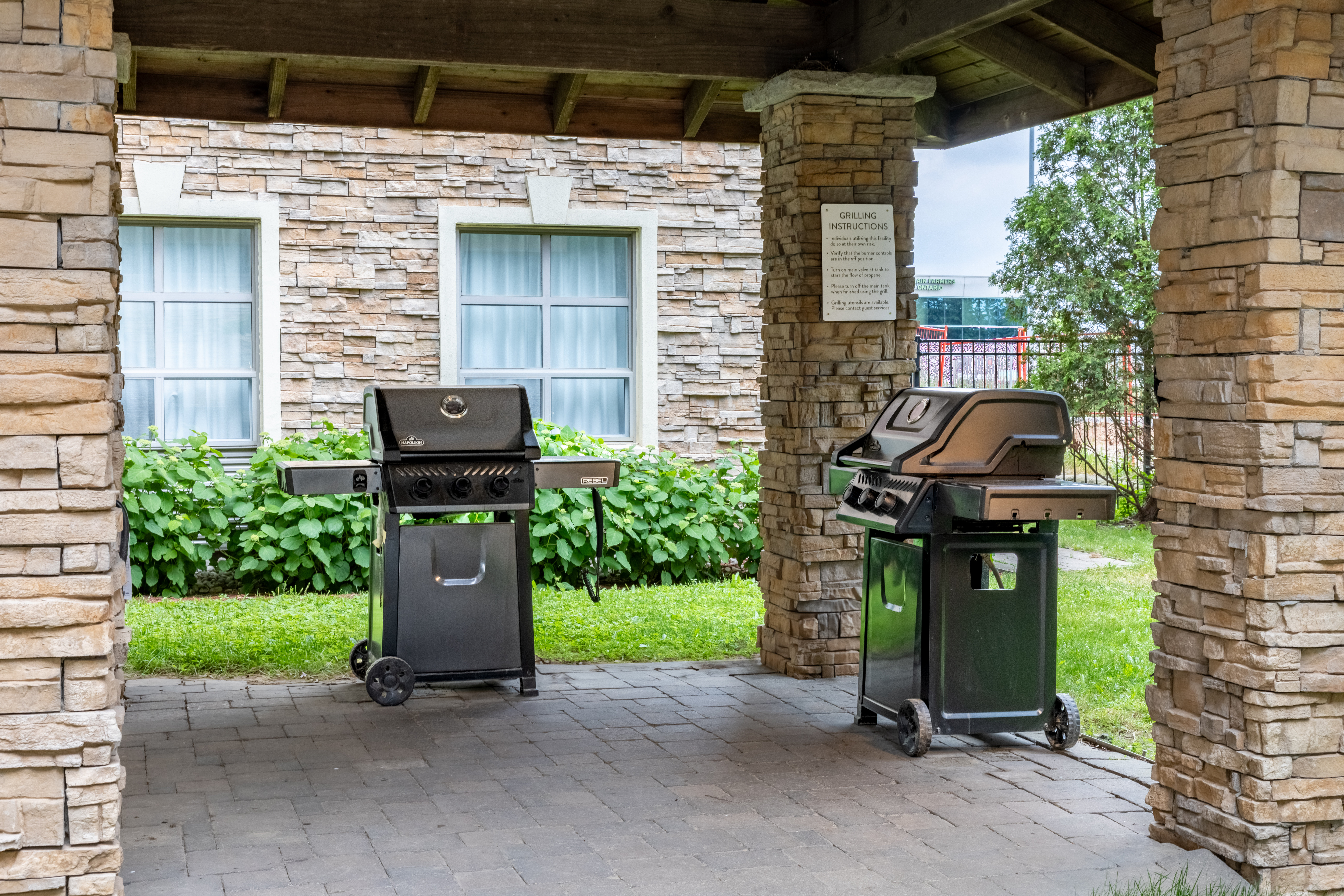 STAYBRIDGE SUITES GUELPH 70/78