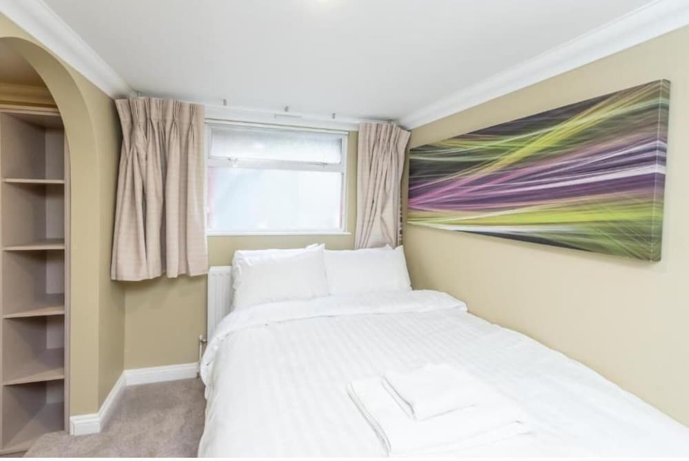 Uno Hotel Heathrow Windsor 9/28