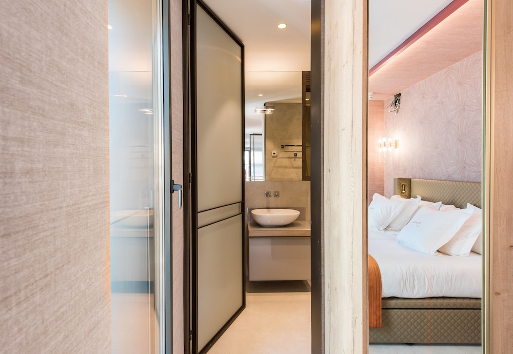 The Garden Suites 41/42