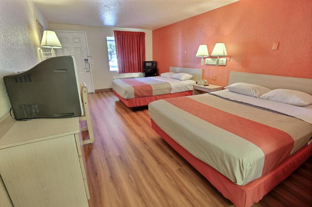 Renovated, 2 Double Beds