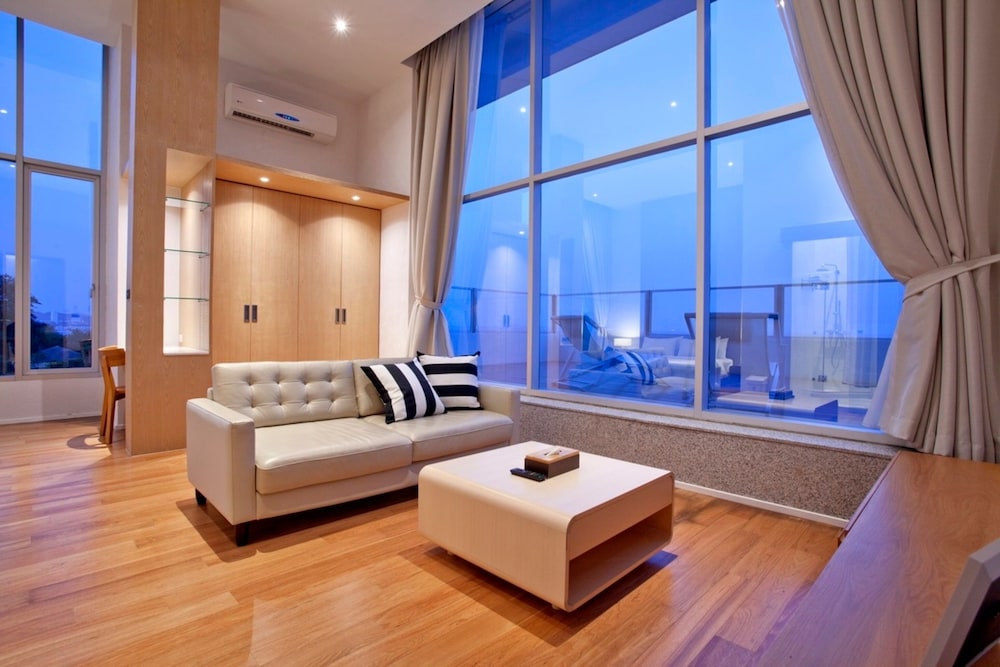 Balcony Seaside Sriracha Hotel Serviced Apartments 16/34
