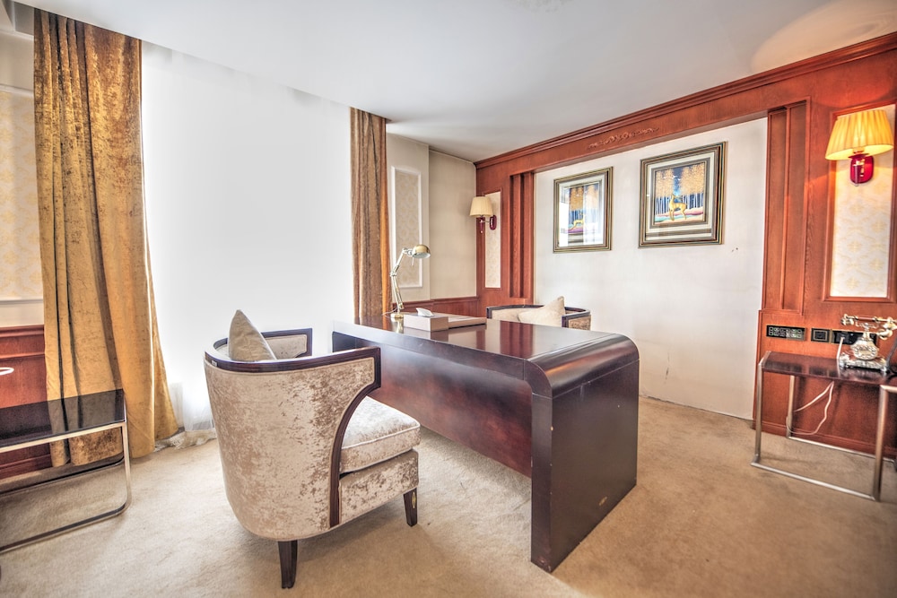 Royal House Hotel 2 10/49