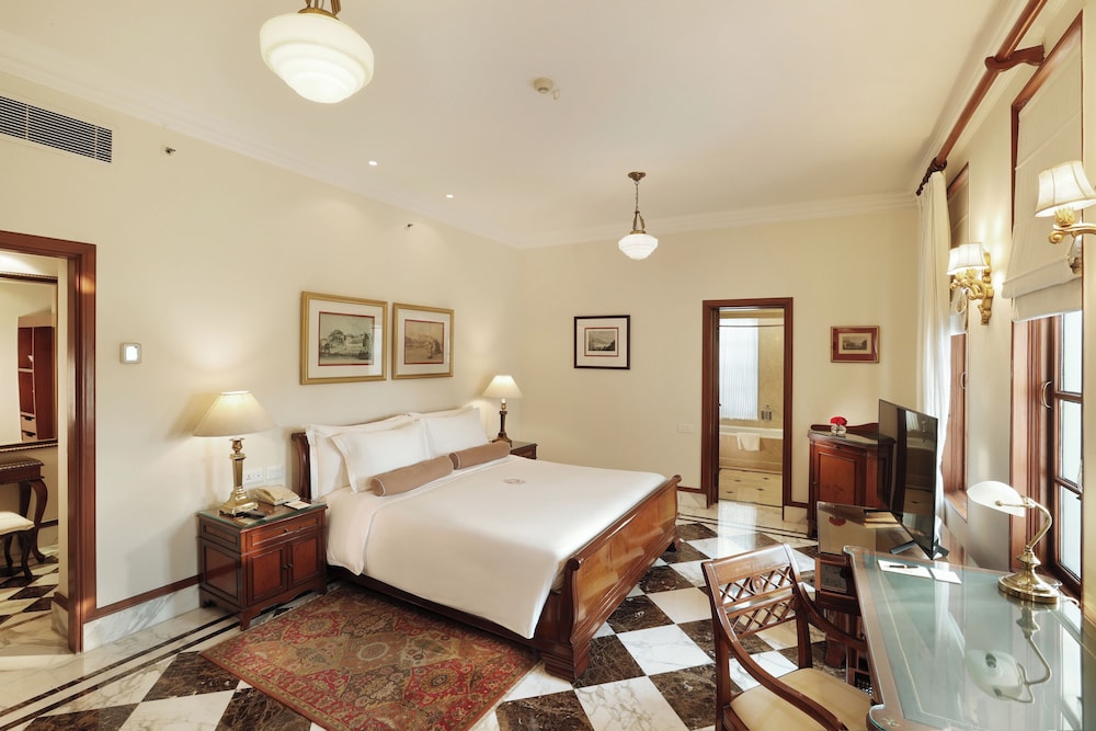 HERITAGE, KING BED
