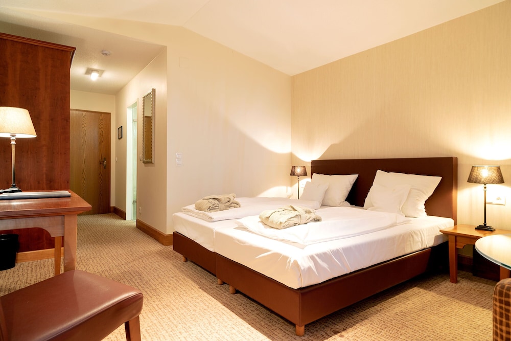 Waldhotel Tannenhauschen 13/50