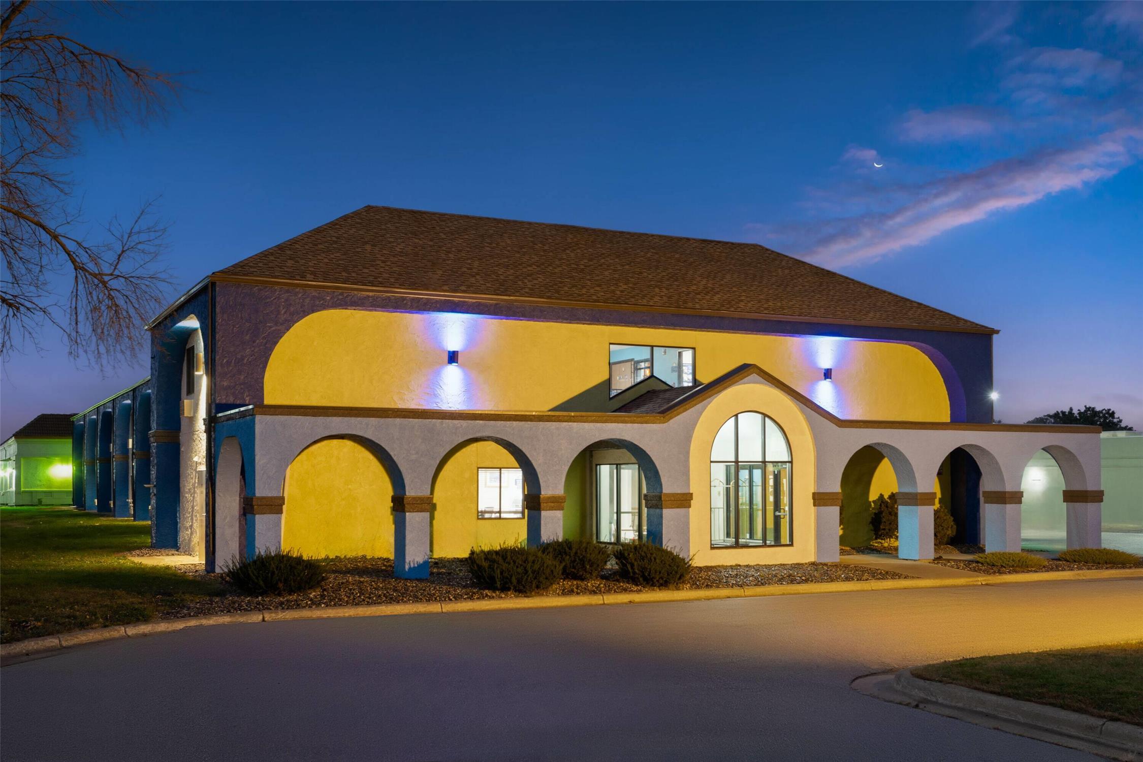 Days Inn By Wyndham Austin 2/44