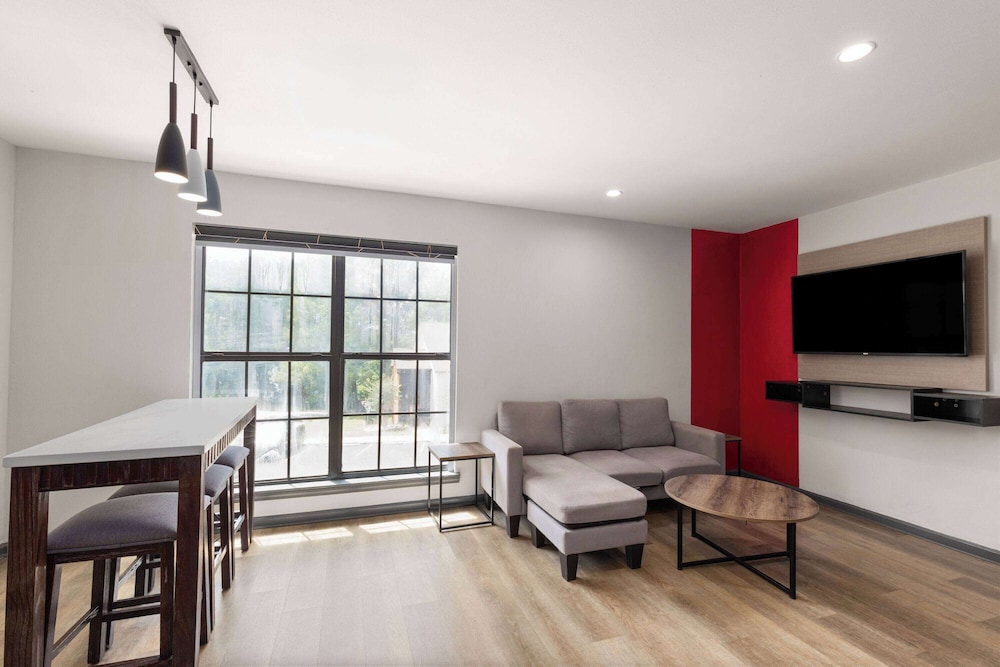 Ramada by Wyndham Studio Suites Dothan 16/35