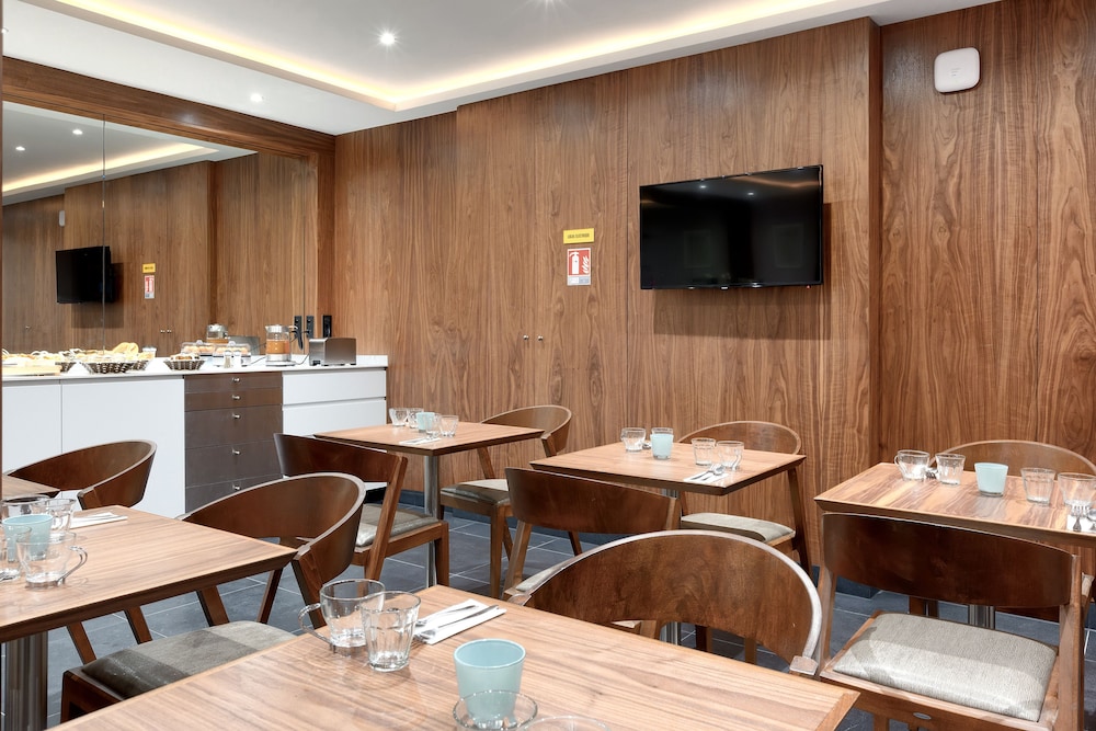 Hotel Le Trente Batignolles 40/48
