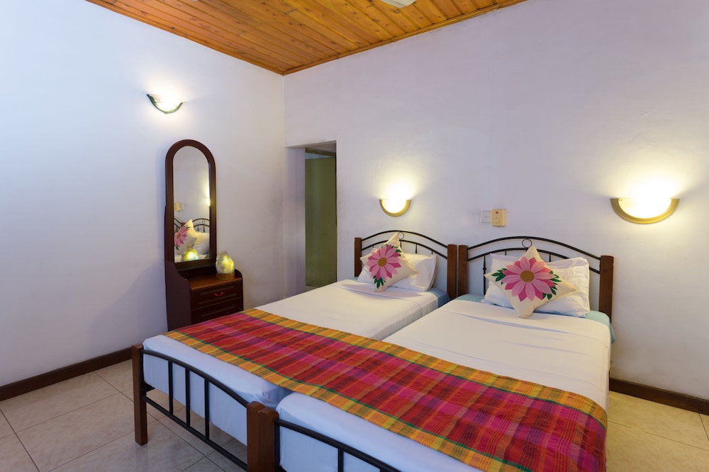 Tamarind Tree Inn 12/47