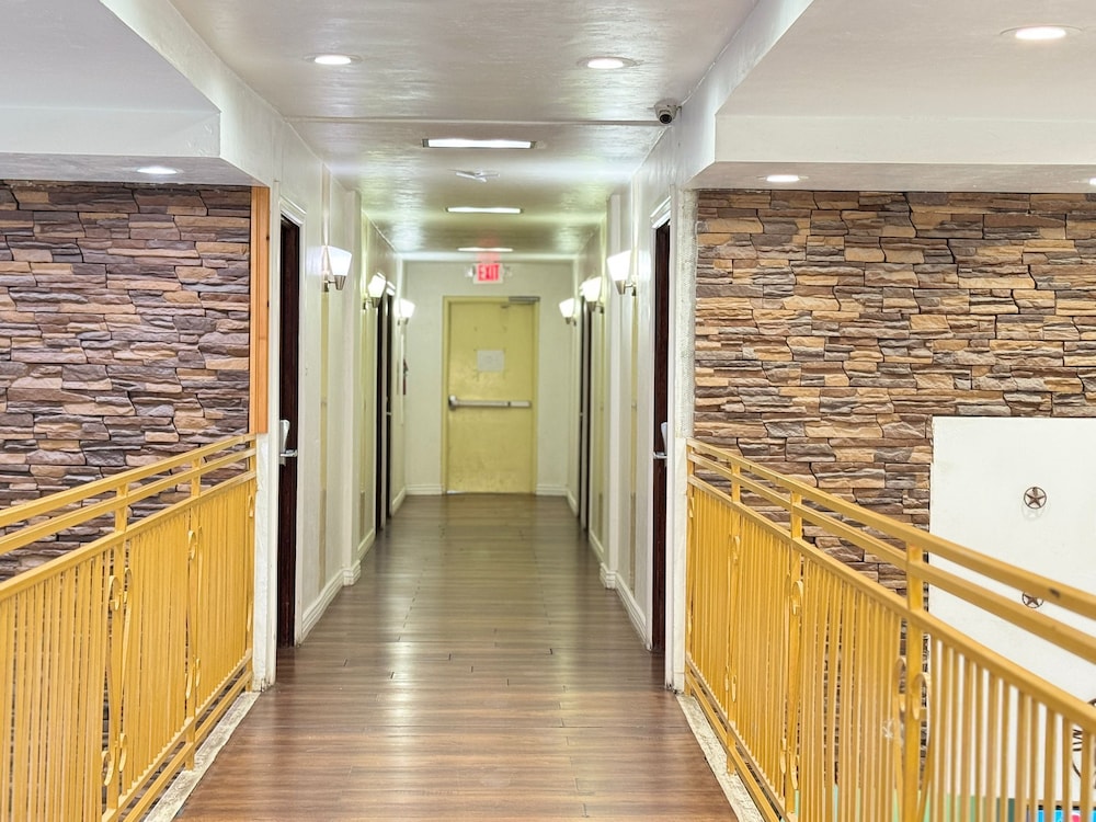 Alien Residence Inn 8/39