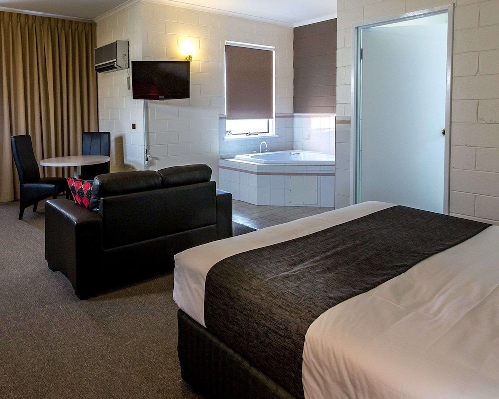 Comfort Inn & Suites King Avenue 18/34