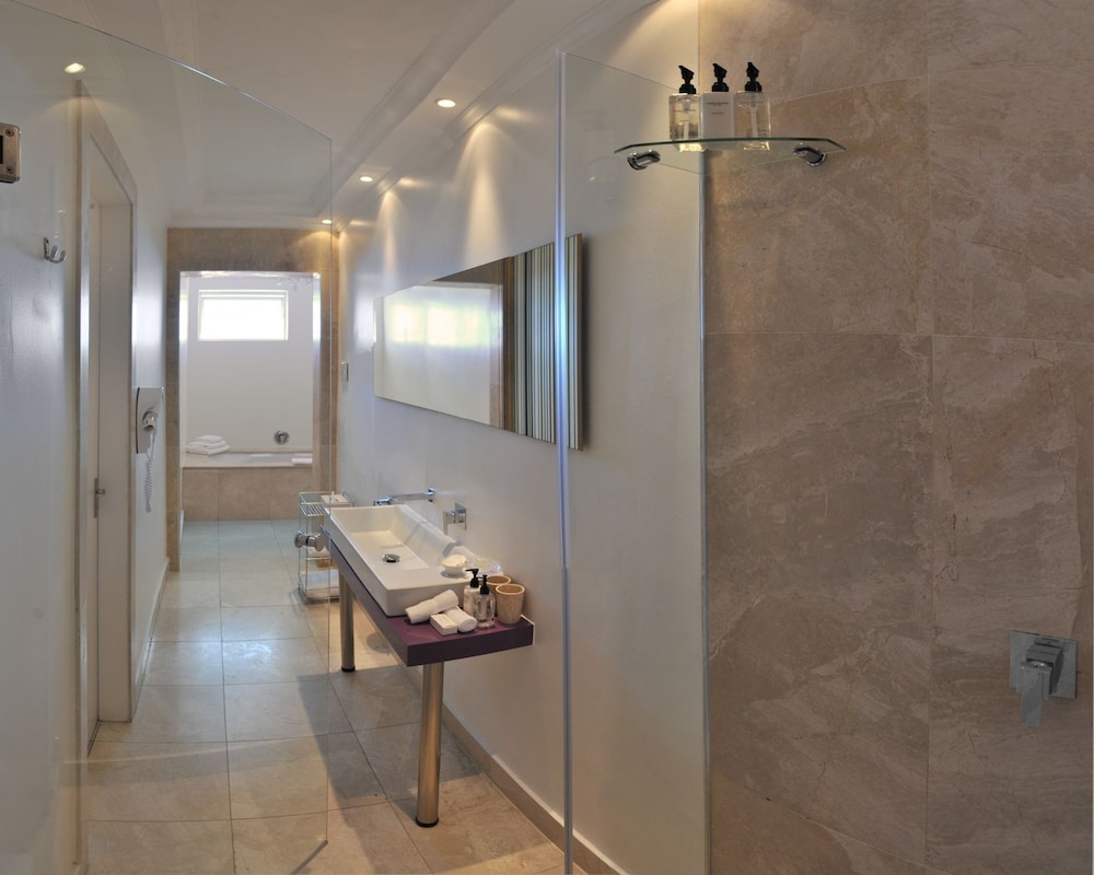 The Clarendon - Bantry Bay 50/50