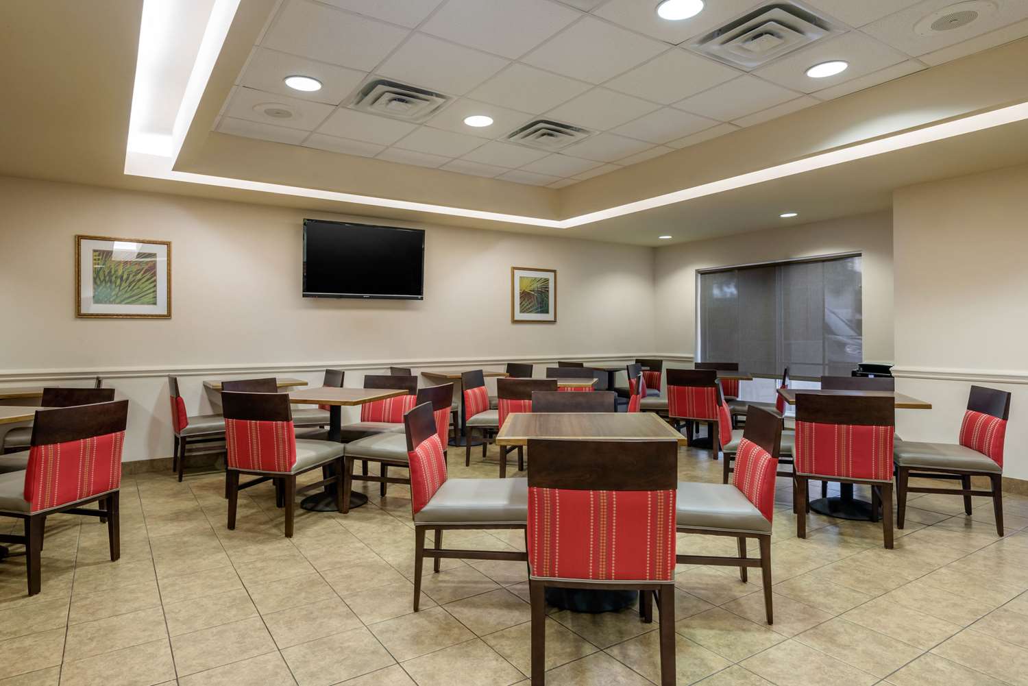 Comfort Inn & Suites Fort Myers Airport 23/26