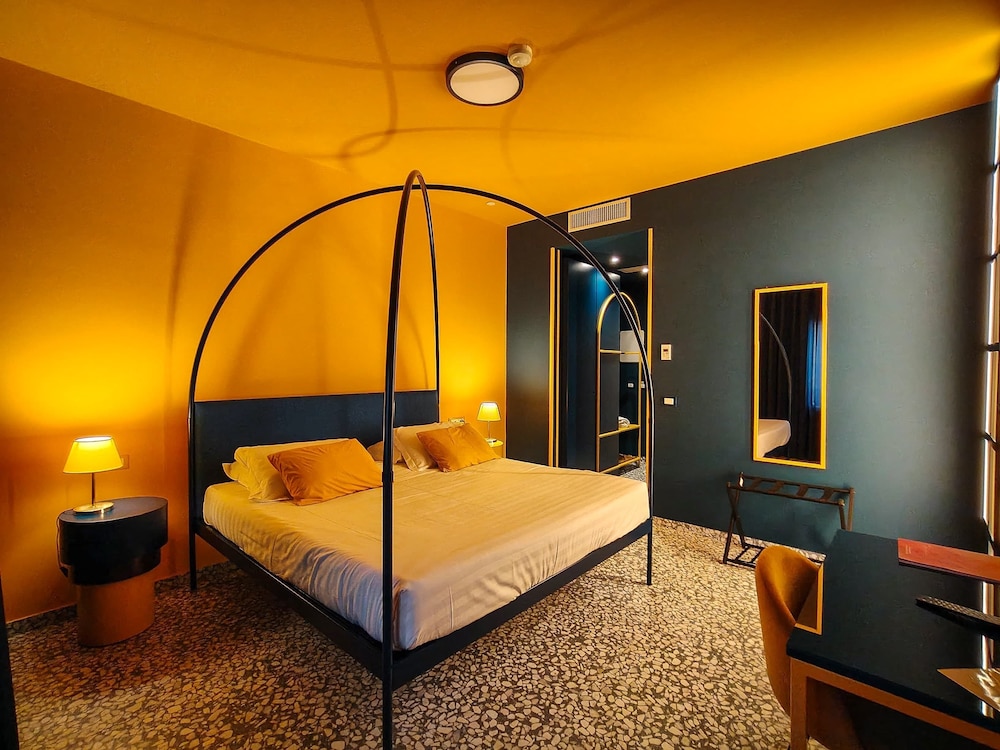 Design, Queen Bed