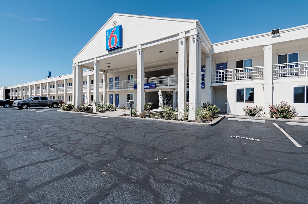 Motel6 Martinsburg, WV 36/42