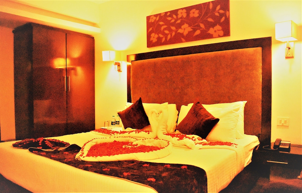 RNB SELECT BANJARA HILLS 28/45