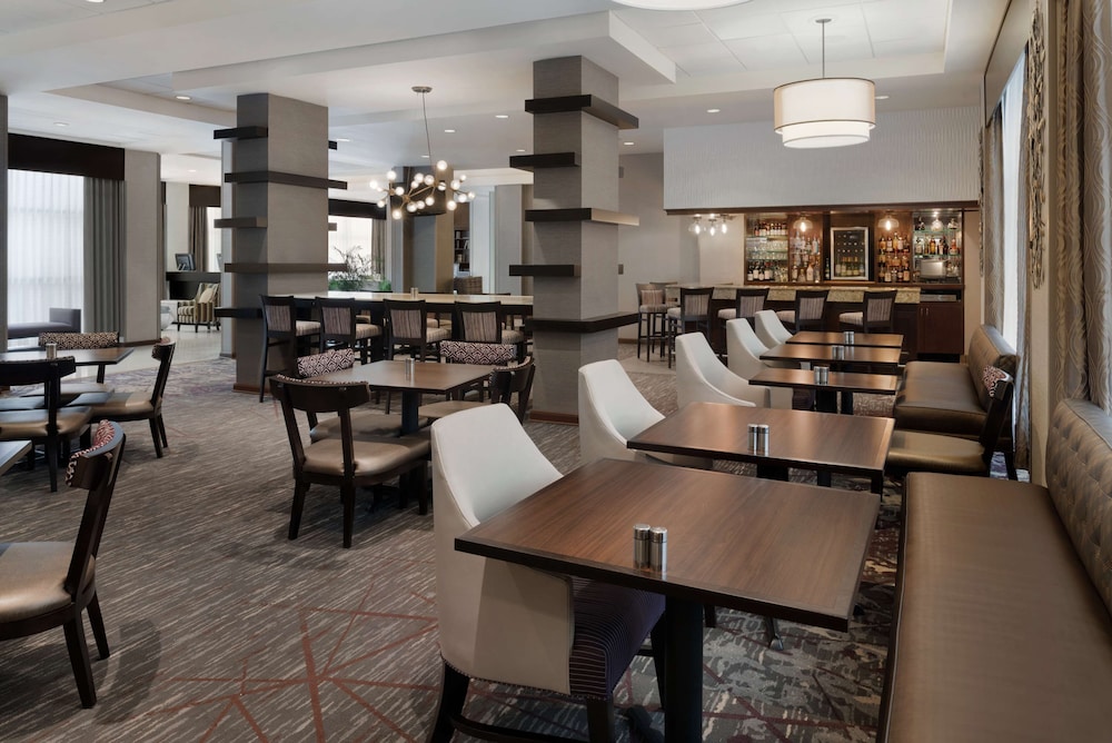 Doubletree By Hilton Milwaukee 40/58