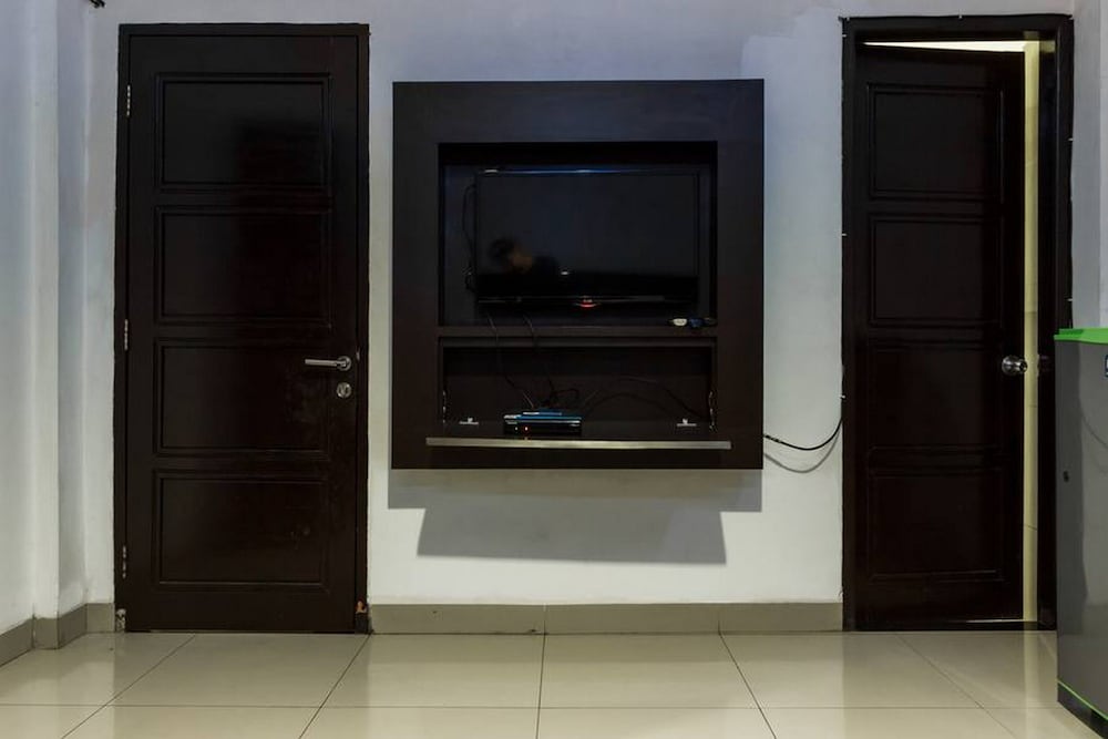 RedDoorz Premium @ Ampera Raya 2 13/22