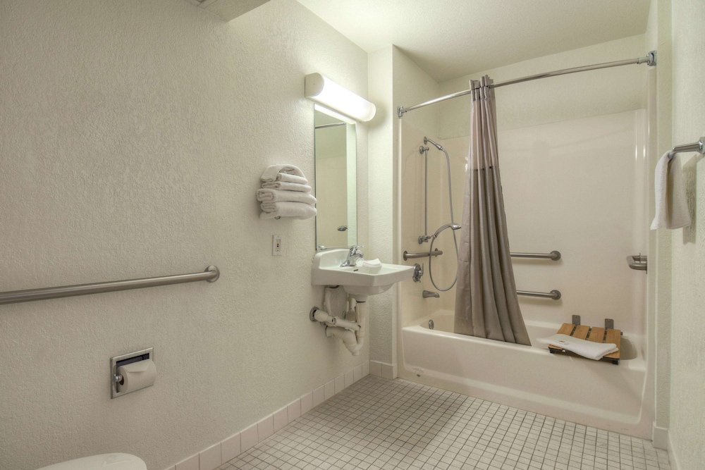 Motel6 Jurupa Valley, CA - Riverside West 43/44