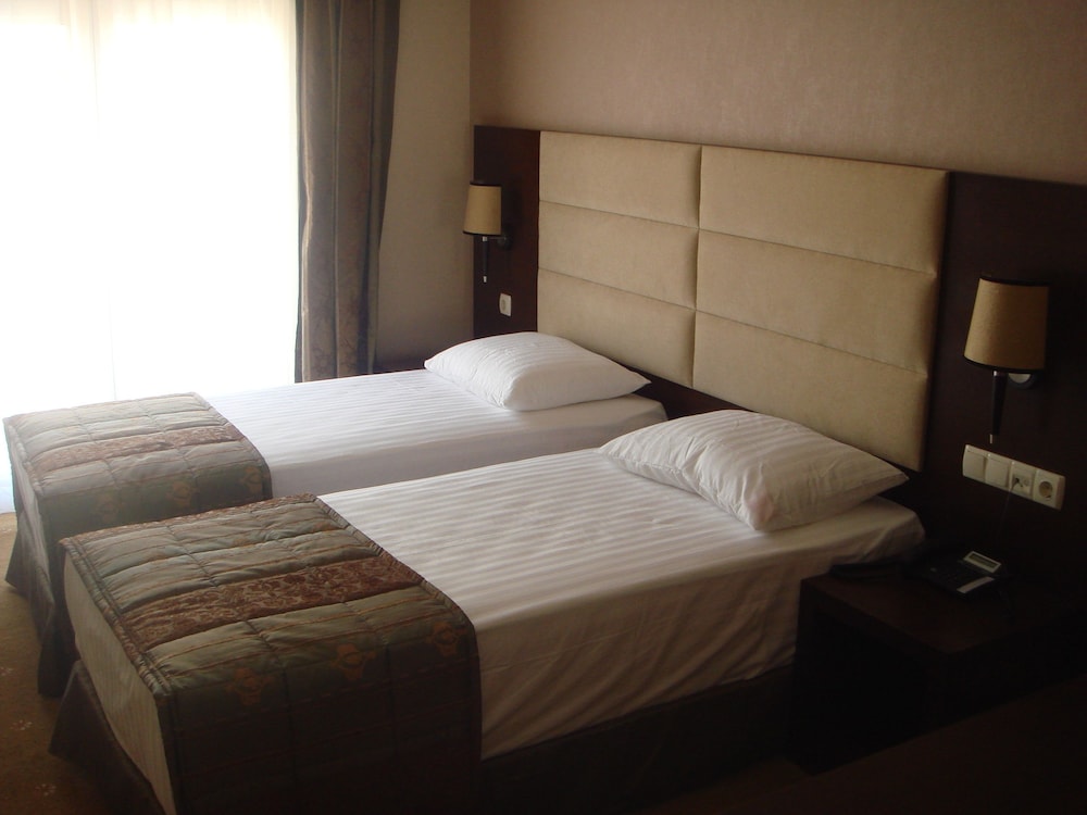 Cetin Hotel 4/39