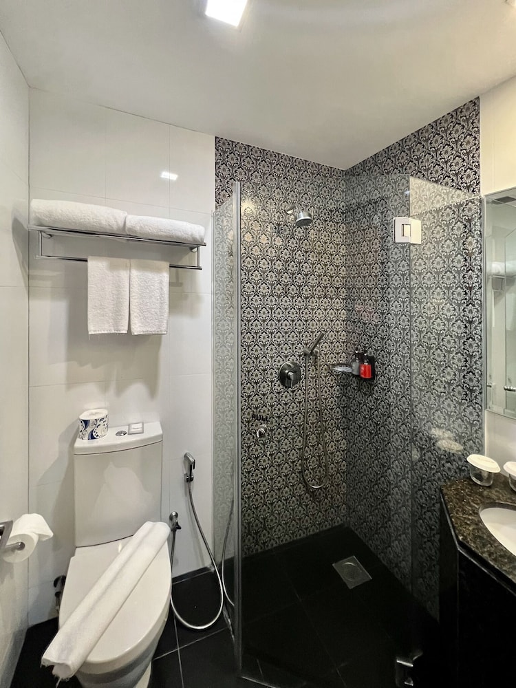 Nostalgia Hotel Singapore 61/64