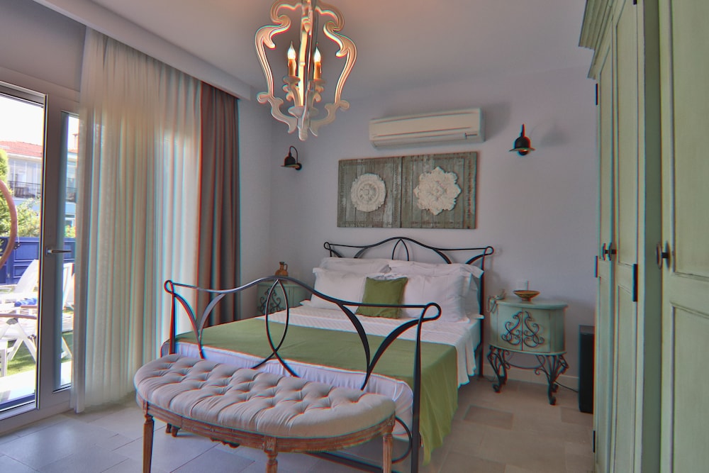 Alacaat Hotel 24/50