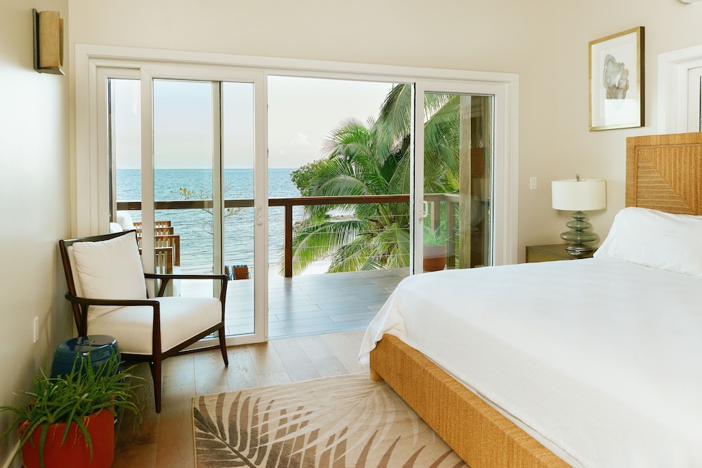 Hatchet Caye Resort 7/50