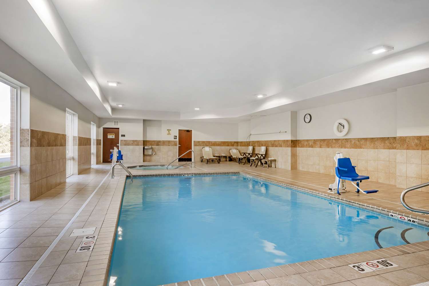 Comfort Inn & Suites Porter near Indiana Dunes 3/13