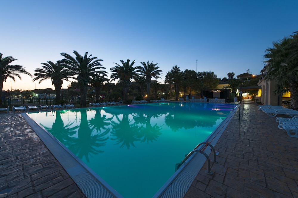 SPORTING CLUB VILLAGE 25/49
