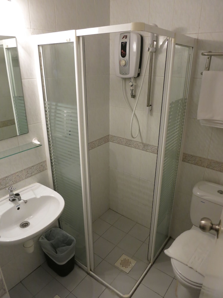 Perak Hotel 12/51