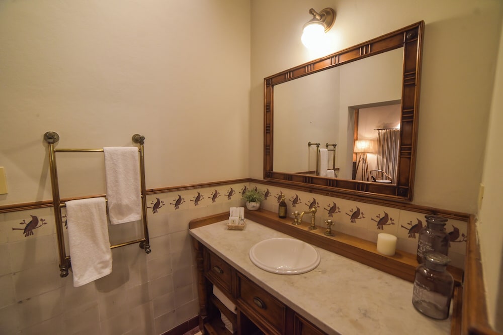 El Transito Hotel Boutique 48/50